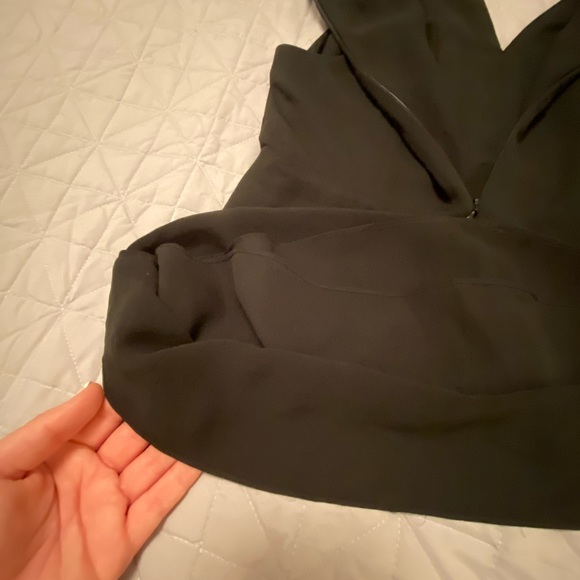 Banana Republic size 4 black pleated blouse - Picture 4 of 5